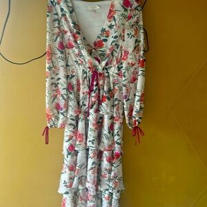 Long dress with long sleeves with flowers